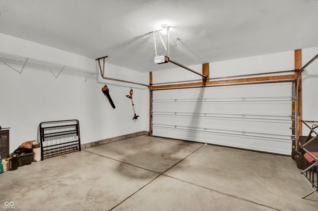 2566 Creek Bank Drive, Columbus, IN 47201