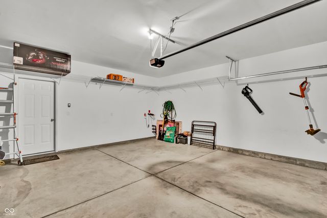 2566 Creek Bank Drive, Columbus, IN 47201