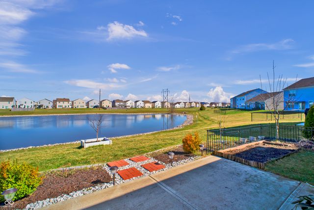 2566 Creek Bank Drive, Columbus, IN 47201