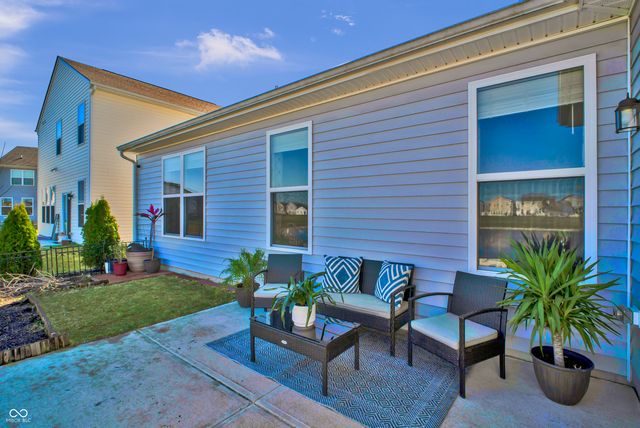 2566 Creek Bank Drive, Columbus, IN 47201