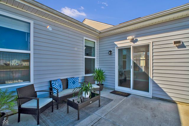 2566 Creek Bank Drive, Columbus, IN 47201