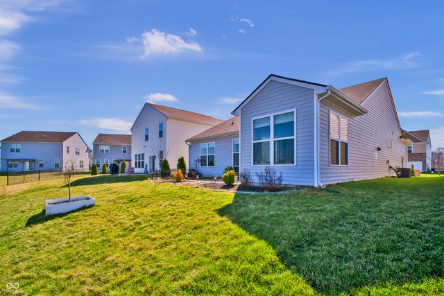 2566 Creek Bank Drive, Columbus, IN 47201