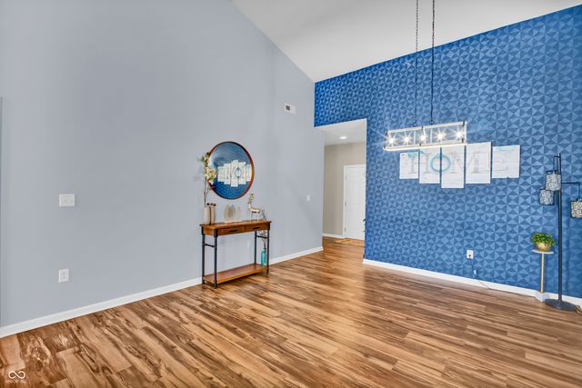 2566 Creek Bank Drive, Columbus, IN 47201