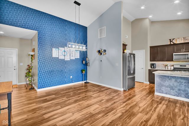 2566 Creek Bank Drive, Columbus, IN 47201