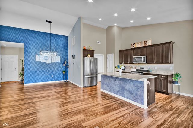 2566 Creek Bank Drive, Columbus, IN 47201