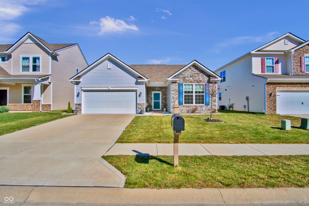 2566 Creek Bank Drive, Columbus, IN 47201