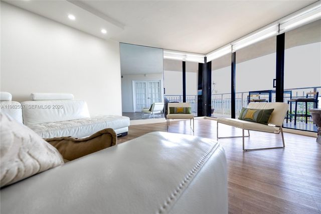 2000 Towerside Ter 1910, Miami, FL 33138