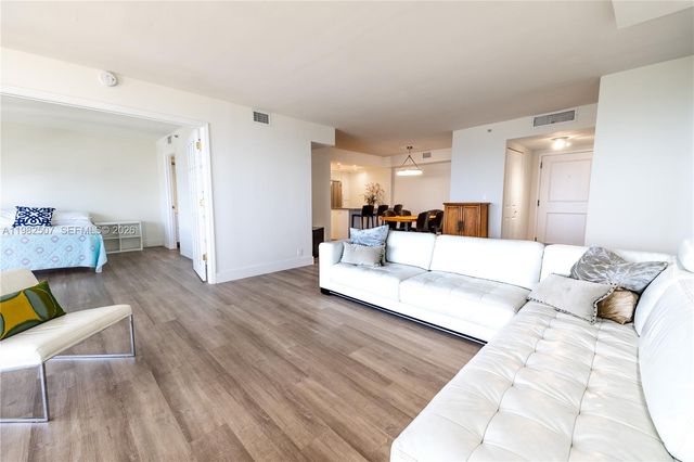 2000 Towerside Ter 1910, Miami, FL 33138