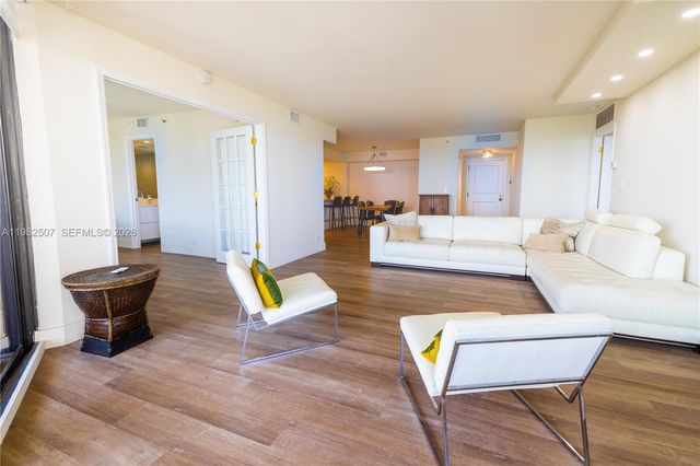 2000 Towerside Ter 1910, Miami, FL 33138