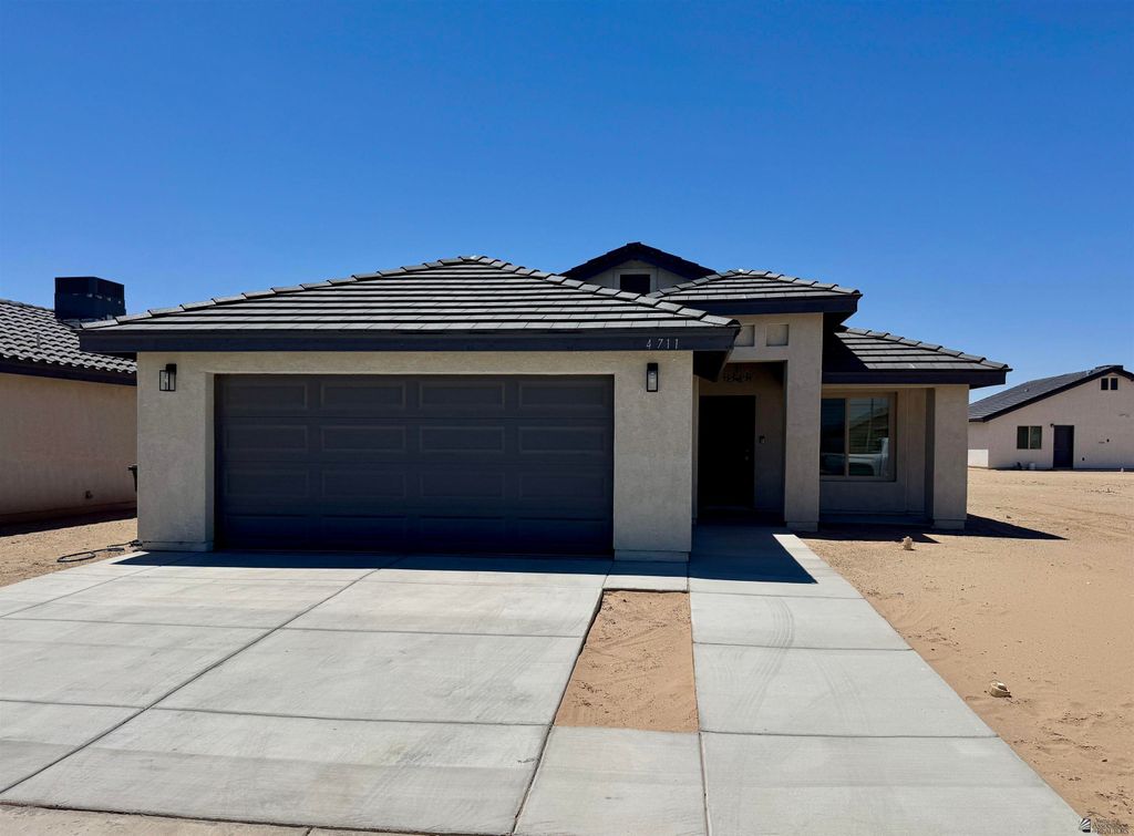 4711 E Los Olivos Dr, San Luis, AZ 85336