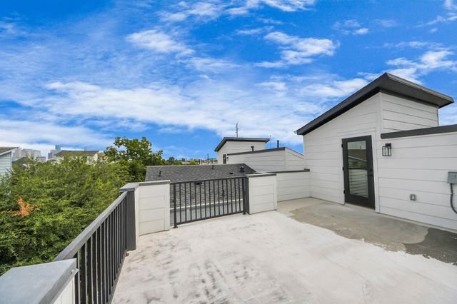 2016 Blodgett Street, Houston, TX 77004