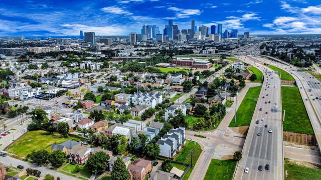 2016 Blodgett Street, Houston, TX 77004