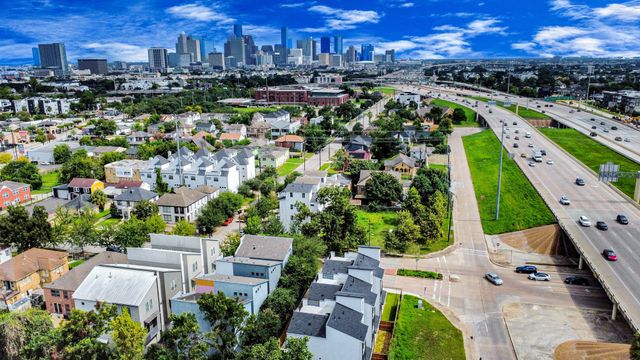 2016 Blodgett Street, Houston, TX 77004