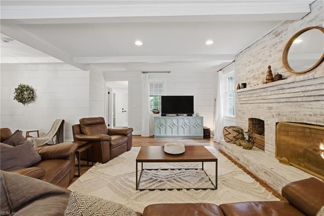 1304 Watersedge DR, Virginia Beach, VA 23452