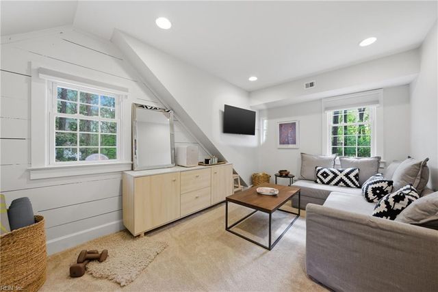 1304 Watersedge DR, Virginia Beach, VA 23452