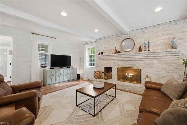 1304 Watersedge DR, Virginia Beach, VA 23452