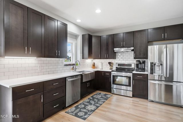 801 Barnstable Lane, Bowling Green, OH 43402