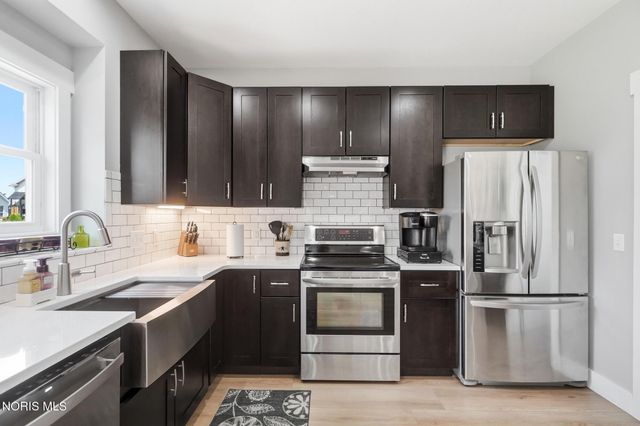 801 Barnstable Lane, Bowling Green, OH 43402