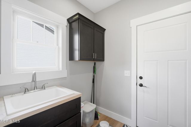 801 Barnstable Lane, Bowling Green, OH 43402