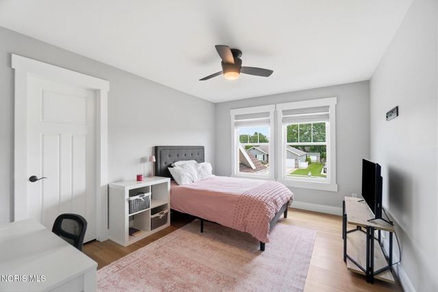 801 Barnstable Lane, Bowling Green, OH 43402