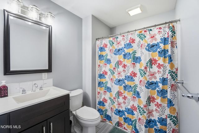 801 Barnstable Lane, Bowling Green, OH 43402
