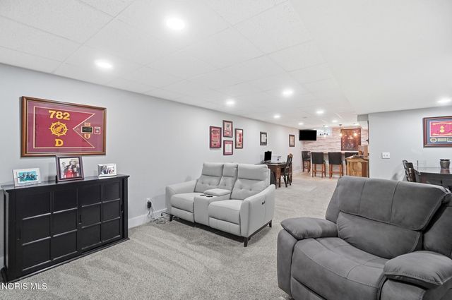 801 Barnstable Lane, Bowling Green, OH 43402