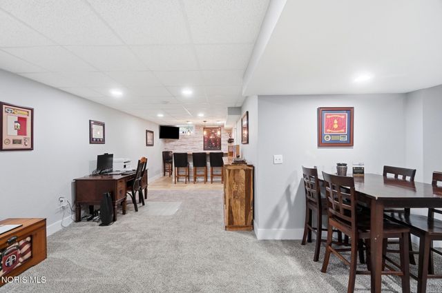 801 Barnstable Lane, Bowling Green, OH 43402