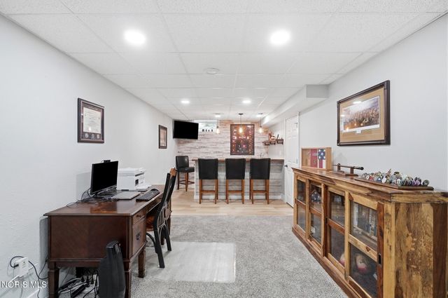 801 Barnstable Lane, Bowling Green, OH 43402