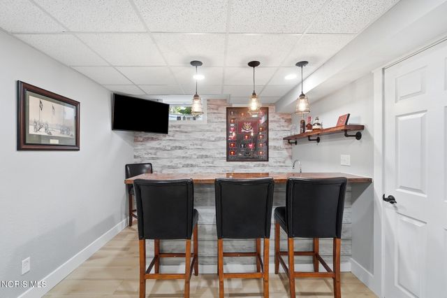 801 Barnstable Lane, Bowling Green, OH 43402