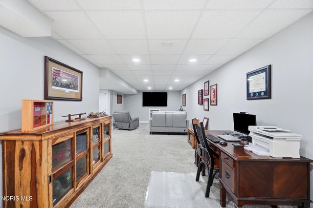 801 Barnstable Lane, Bowling Green, OH 43402