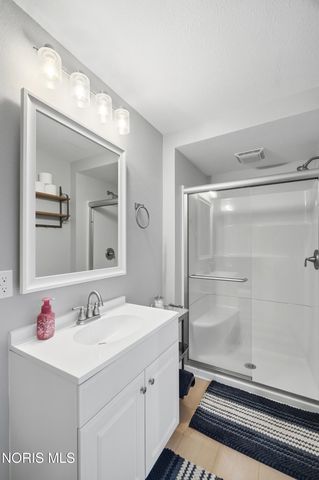 801 Barnstable Lane, Bowling Green, OH 43402
