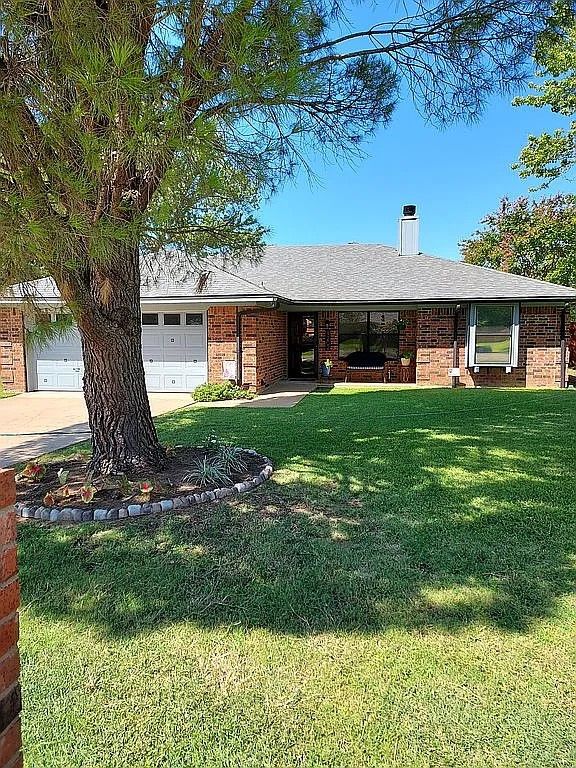 1202 Spanish Flower Drive, Granbury, TX 76048