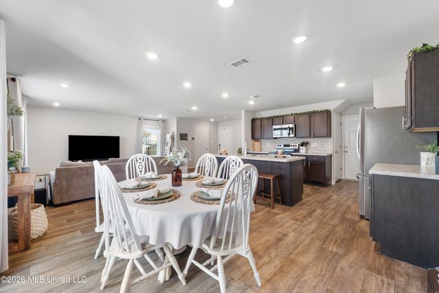 2121 Beauvoir Street, Ocean Springs, MS 39564