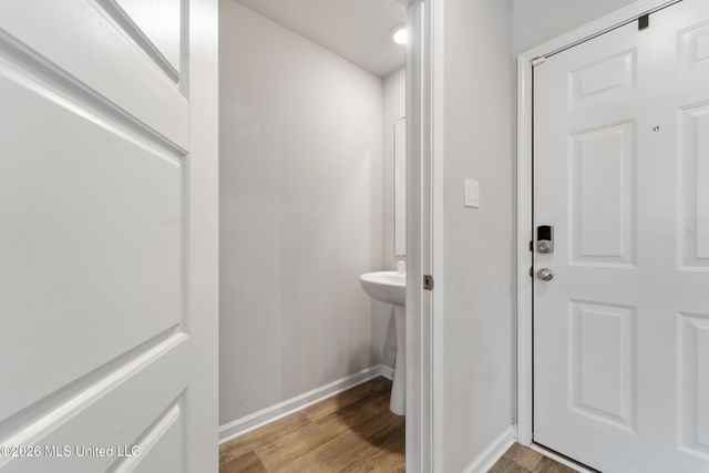 2121 Beauvoir Street, Ocean Springs, MS 39564