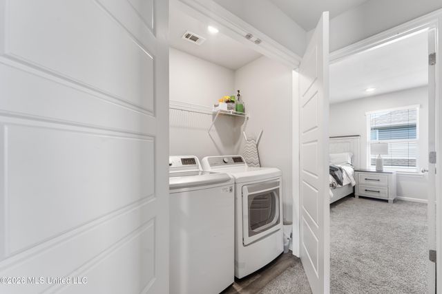 2121 Beauvoir Street, Ocean Springs, MS 39564