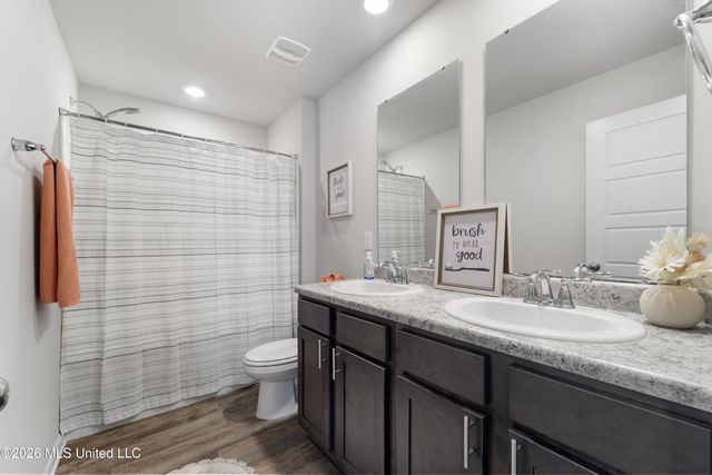 2121 Beauvoir Street, Ocean Springs, MS 39564