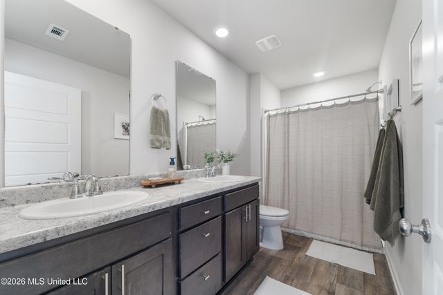 2121 Beauvoir Street, Ocean Springs, MS 39564