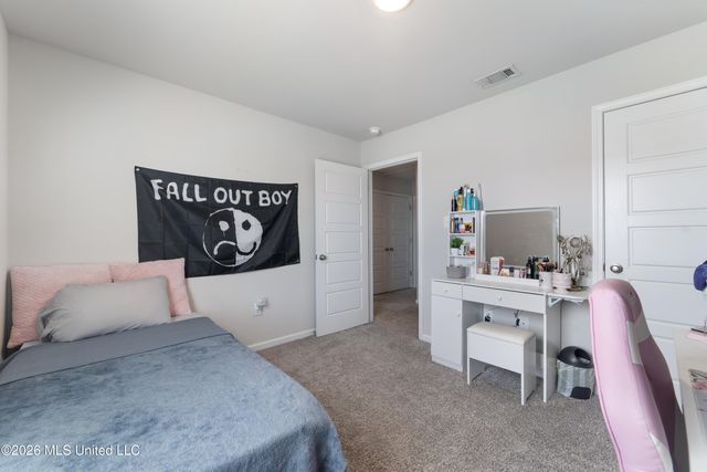 2121 Beauvoir Street, Ocean Springs, MS 39564