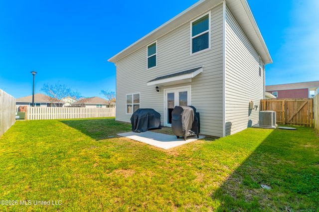 2121 Beauvoir Street, Ocean Springs, MS 39564