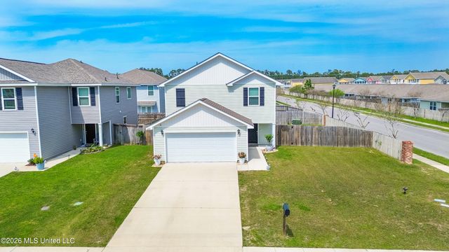 2121 Beauvoir Street, Ocean Springs, MS 39564