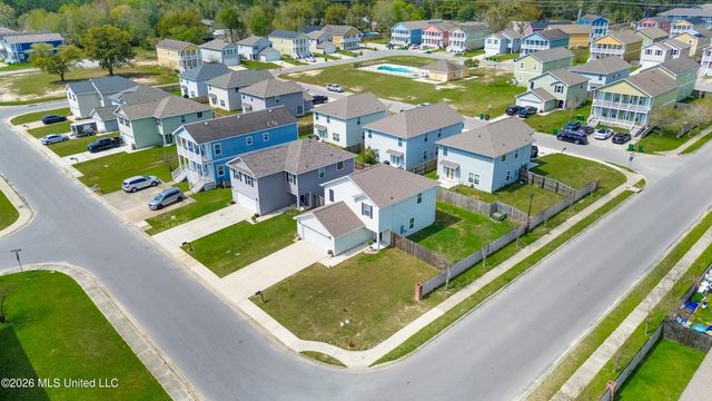 2121 Beauvoir Street, Ocean Springs, MS 39564