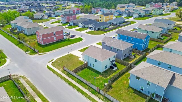 2121 Beauvoir Street, Ocean Springs, MS 39564