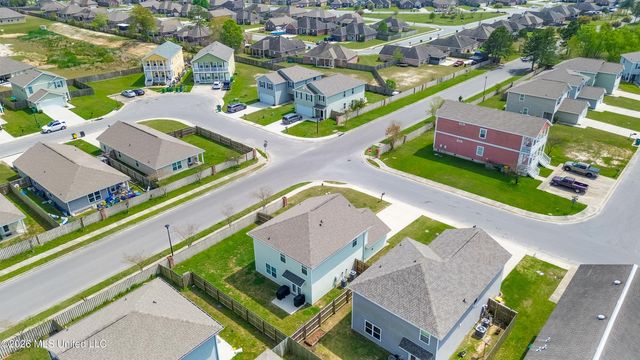 2121 Beauvoir Street, Ocean Springs, MS 39564