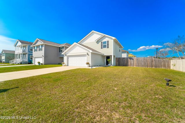2121 Beauvoir Street, Ocean Springs, MS 39564