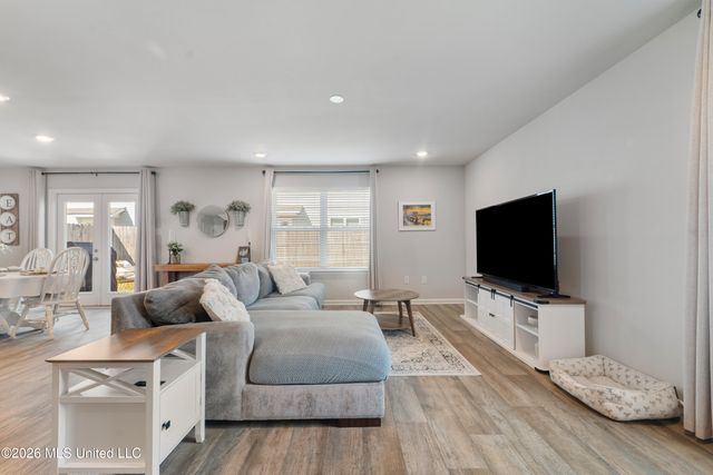 2121 Beauvoir Street, Ocean Springs, MS 39564