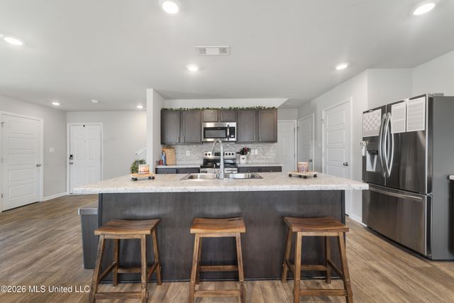 2121 Beauvoir Street, Ocean Springs, MS 39564