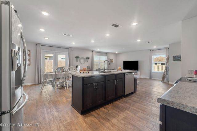 2121 Beauvoir Street, Ocean Springs, MS 39564