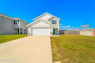 2121 Beauvoir Street, Ocean Springs, MS 39564