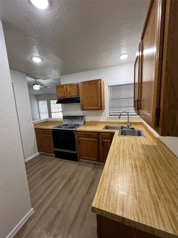 3045 Navarro Lane, Grand Prairie, TX 75052