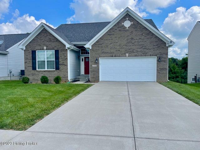 2105 Meadows Edge Ln, Louisville, KY 40245